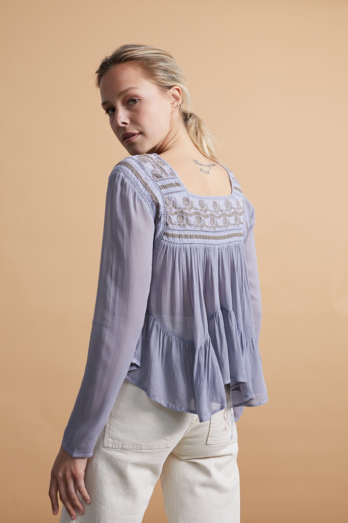BLUSA VISCOSA ESCOTE CUADRADO NKN