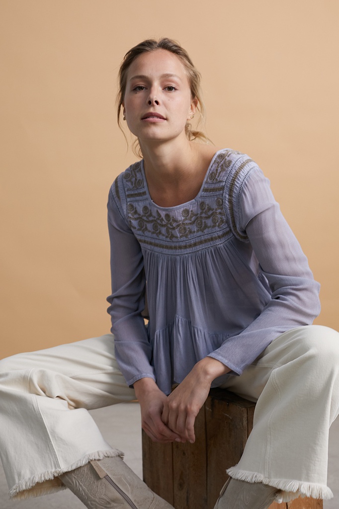 BLUSA VISCOSA ESCOTE CUADRADO NKN