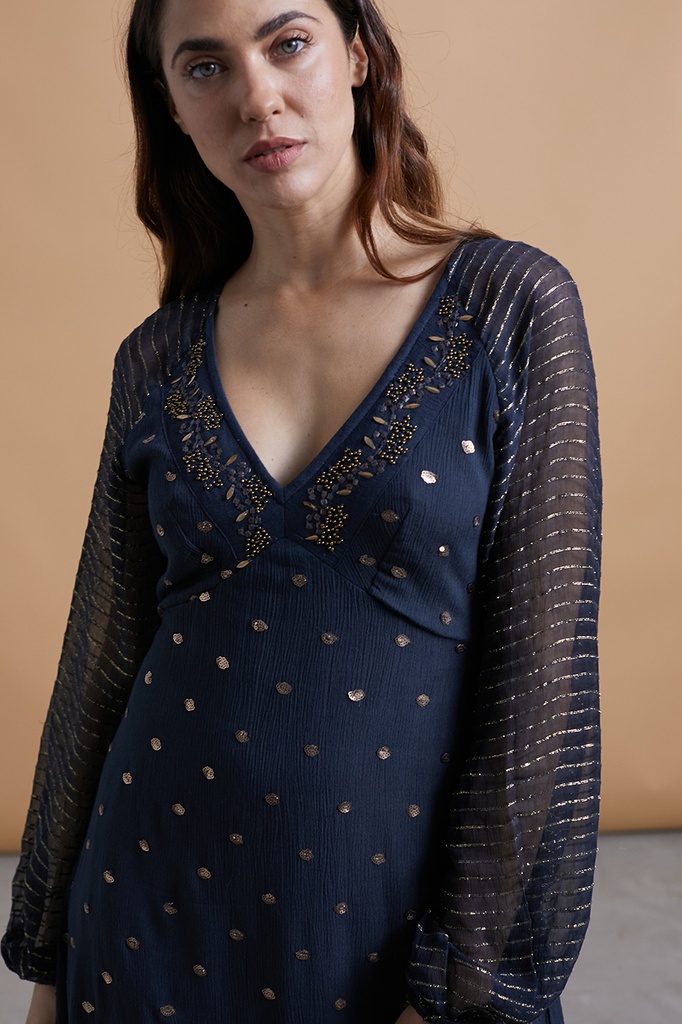 VESTIDO CORTO CON BORDADOS ABALORIOS NKN